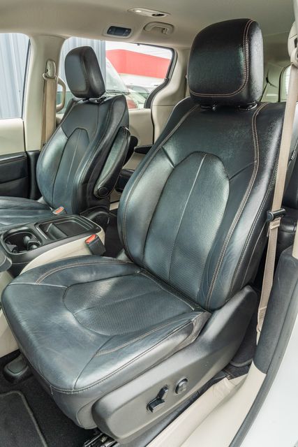 2019 Chrysler Pacifica Touring L / LOADED / LUXURY / ALWAYS TEXAS OWNED | Austin, TX | Rocky Mountain Truck Stop Austin 2019 Chrysler Pacifica Touring L / LOADED / LUXURY / ALWAYS TEXAS OWNED | Austin, TX | Rocky Mountain Truck Stop Austin