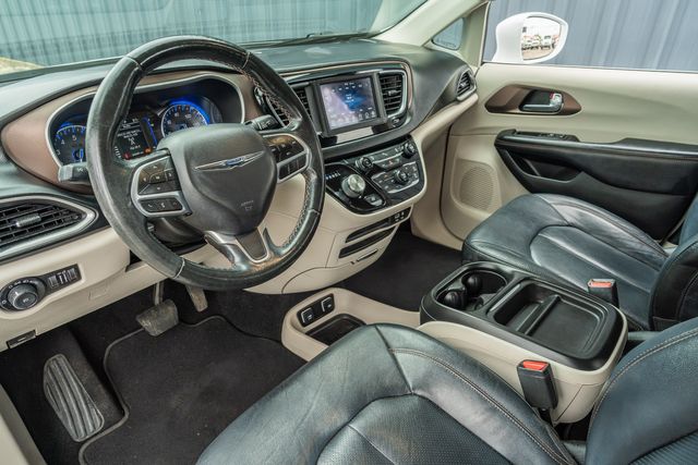 2019 Chrysler Pacifica Touring L / LOADED / LUXURY / ALWAYS TEXAS OWNED | Austin, TX | Rocky Mountain Truck Stop Austin