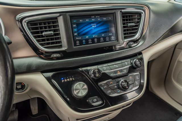 2019 Chrysler Pacifica Touring L / LOADED / LUXURY / ALWAYS TEXAS OWNED | Austin, TX | Rocky Mountain Truck Stop Austin