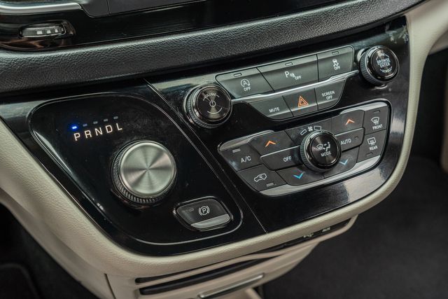 2019 Chrysler Pacifica Touring L / LOADED / LUXURY / ALWAYS TEXAS OWNED | Austin, TX | Rocky Mountain Truck Stop Austin