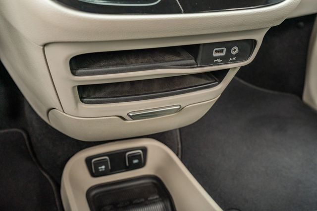 2019 Chrysler Pacifica Touring L / LOADED / LUXURY / ALWAYS TEXAS OWNED | Austin, TX | Rocky Mountain Truck Stop Austin 2019 Chrysler Pacifica Touring L / LOADED / LUXURY / ALWAYS TEXAS OWNED | Austin, TX | Rocky Mountain Truck Stop Austin