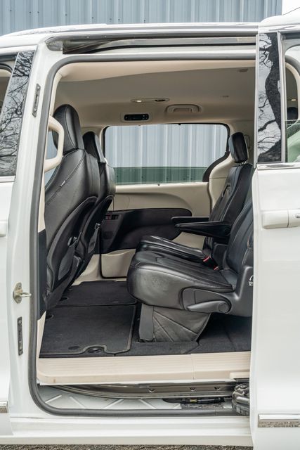 2019 Chrysler Pacifica Touring L / LOADED / LUXURY / ALWAYS TEXAS OWNED | Austin, TX | Rocky Mountain Truck Stop Austin 2019 Chrysler Pacifica Touring L / LOADED / LUXURY / ALWAYS TEXAS OWNED | Austin, TX | Rocky Mountain Truck Stop Austin