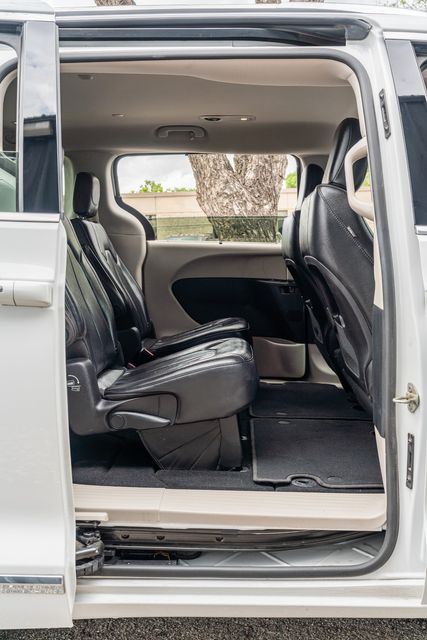 2019 Chrysler Pacifica Touring L / LOADED / LUXURY / ALWAYS TEXAS OWNED | Austin, TX | Rocky Mountain Truck Stop Austin 2019 Chrysler Pacifica Touring L / LOADED / LUXURY / ALWAYS TEXAS OWNED | Austin, TX | Rocky Mountain Truck Stop Austin