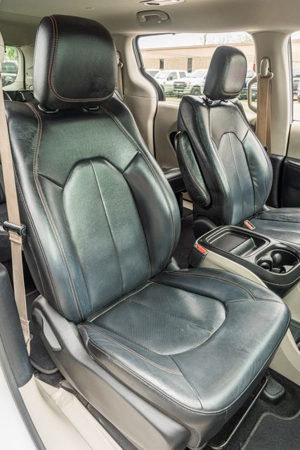 2019 Chrysler Pacifica Touring L / LOADED / LUXURY / ALWAYS TEXAS OWNED | Austin, TX | Rocky Mountain Truck Stop Austin 2019 Chrysler Pacifica Touring L / LOADED / LUXURY / ALWAYS TEXAS OWNED | Austin, TX | Rocky Mountain Truck Stop Austin