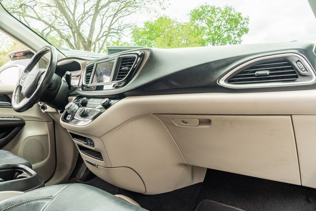 2019 Chrysler Pacifica Touring L / LOADED / LUXURY / ALWAYS TEXAS OWNED | Austin, TX | Rocky Mountain Truck Stop Austin 2019 Chrysler Pacifica Touring L / LOADED / LUXURY / ALWAYS TEXAS OWNED | Austin, TX | Rocky Mountain Truck Stop Austin