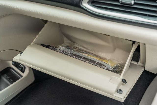 2019 Chrysler Pacifica Touring L / LOADED / LUXURY / ALWAYS TEXAS OWNED | Austin, TX | Rocky Mountain Truck Stop Austin