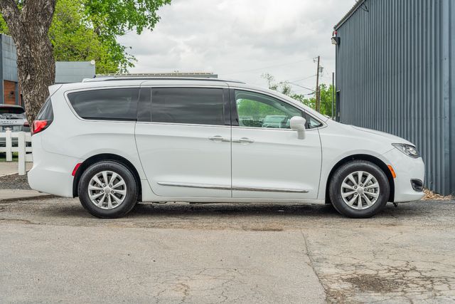 2019 Chrysler Pacifica Touring L / LOADED / LUXURY / ALWAYS TEXAS OWNED | Austin, TX | Rocky Mountain Truck Stop Austin 2019 Chrysler Pacifica Touring L / LOADED / LUXURY / ALWAYS TEXAS OWNED | Austin, TX | Rocky Mountain Truck Stop Austin