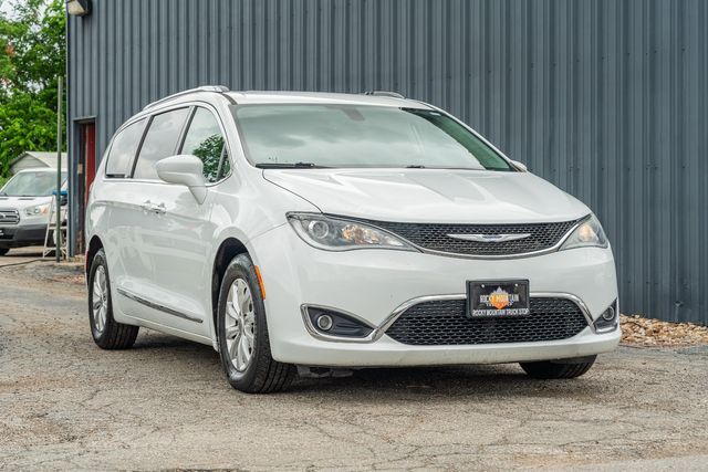 2019 Chrysler Pacifica Touring L / LOADED / LUXURY / ALWAYS TEXAS OWNED | Austin, TX | Rocky Mountain Truck Stop Austin