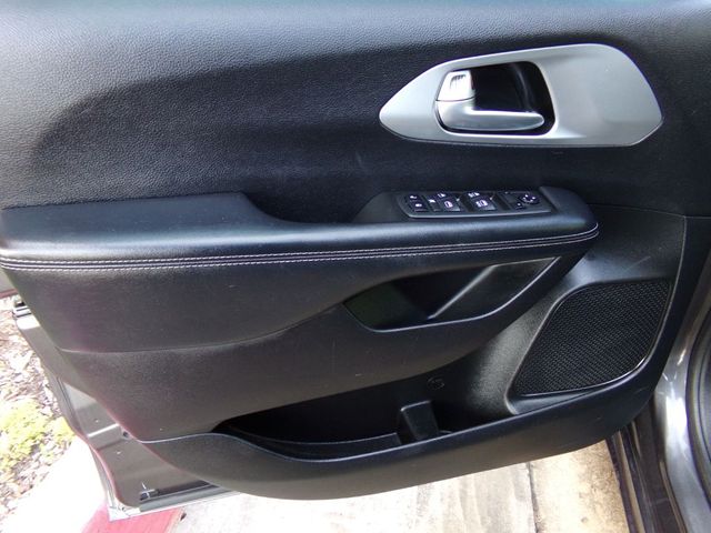 2019 Chrysler Pacifica TOURING L | Gonzales, TX | West Motors