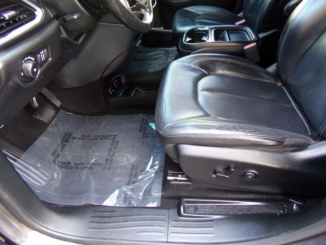 2019 Chrysler Pacifica TOURING L | Gonzales, TX | West Motors