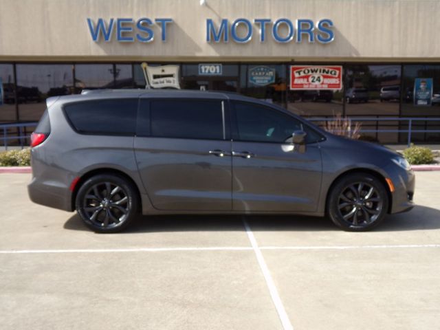 2019 Chrysler Pacifica TOURING L | Gonzales, TX | West Motors 2019 Chrysler Pacifica TOURING L | Gonzales, TX | West Motors