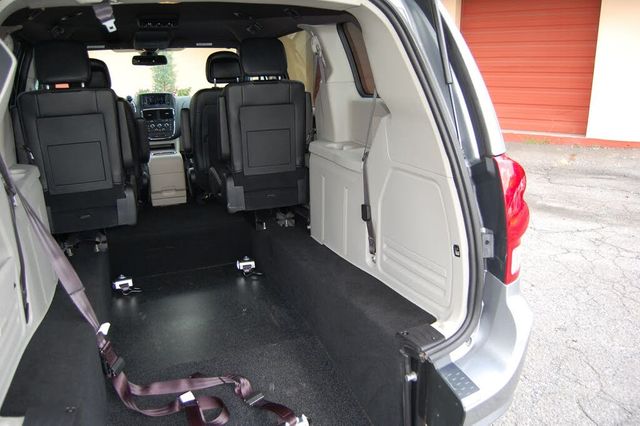 2019 Dodge Grand Caravan SXT w/Ramp | Charlotte, North Carolina | ADVENTURE VANS 2019 Dodge Grand Caravan SXT w/Ramp | Charlotte, North Carolina | ADVENTURE VANS