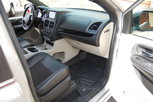 2019 Dodge Grand Caravan SXT w/Ramp | Charlotte, North Carolina | ADVENTURE VANS 2019 Dodge Grand Caravan SXT w/Ramp | Charlotte, North Carolina | ADVENTURE VANS