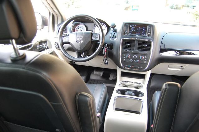 2019 Dodge Grand Caravan SXT w/Ramp | Charlotte, North Carolina | ADVENTURE VANS 2019 Dodge Grand Caravan SXT w/Ramp | Charlotte, North Carolina | ADVENTURE VANS