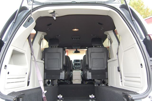 2019 Dodge Grand Caravan SXT w/Ramp | Charlotte, North Carolina | ADVENTURE VANS 2019 Dodge Grand Caravan SXT w/Ramp | Charlotte, North Carolina | ADVENTURE VANS