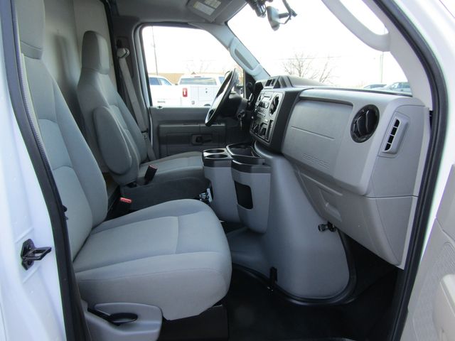 2019 Ford E350 14' Box Truck with Lift Gate 2019 Ford E350 14' Box Truck with Lift Gate