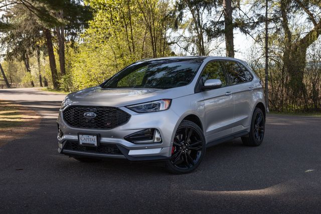 2019 Ford Edge ST w/ AWD, Heated and Cooled Seats