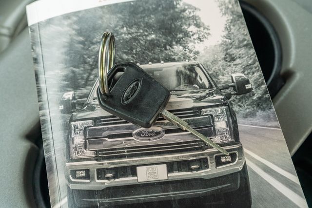 2019 Ford F-250 Super Duty XL LONG BED / SUPER LOW MILES / SINGLE OWNER | Austin, TX | Rocky Mountain Truck Stop Austin