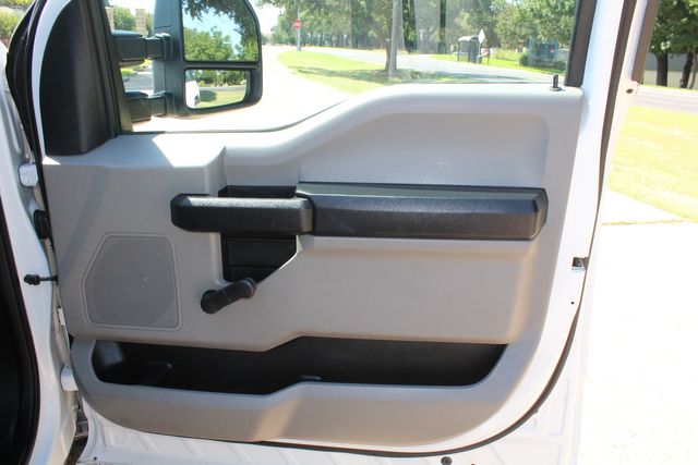 2019 Ford F-250 Super Duty Utility Service Truck With Power LiftGate | Irving, Texas | Lonestar Automart Inc. 2019 Ford F-250 Super Duty Utility Service Truck With Power LiftGate | Irving, Texas | Lonestar Automart Inc.