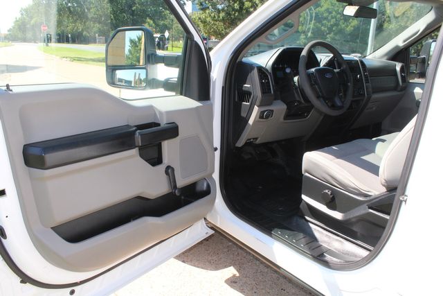 2019 Ford F-250 Super Duty Utility Service Truck With Power LiftGate | Irving, Texas | Lonestar Automart Inc. 2019 Ford F-250 Super Duty Utility Service Truck With Power LiftGate | Irving, Texas | Lonestar Automart Inc.