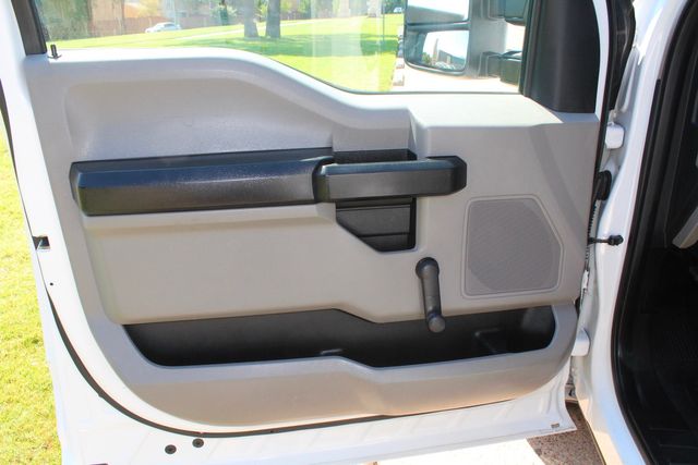 2019 Ford F-250 Super Duty Utility Service Truck With Power LiftGate | Irving, Texas | Lonestar Automart Inc. 2019 Ford F-250 Super Duty Utility Service Truck With Power LiftGate | Irving, Texas | Lonestar Automart Inc.