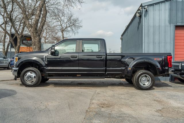 2019 Ford F-350 Super Duty XL CREW CAB STX FX4 4X4 / ONE OWNER / CLEAN CARFAX | Austin, TX | Rocky Mountain Truck Stop Austin 2019 Ford F-350 Super Duty XL CREW CAB STX FX4 4X4 / ONE OWNER / CLEAN CARFAX | Austin, TX | Rocky Mountain Truck Stop Austin