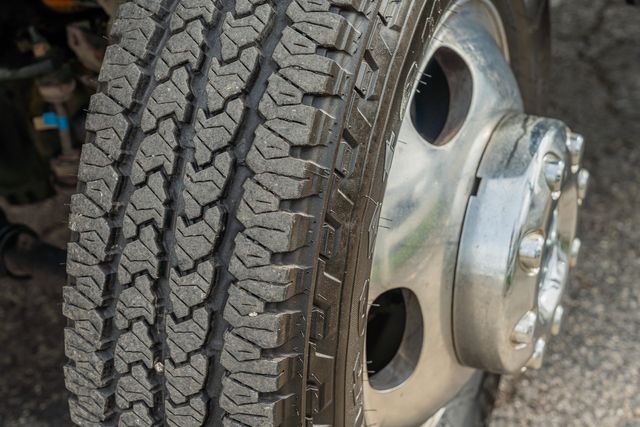 2019 Ford F-350 Super Duty XL CREW CAB STX FX4 4X4 / ONE OWNER / CLEAN CARFAX | Austin, TX | Rocky Mountain Truck Stop Austin