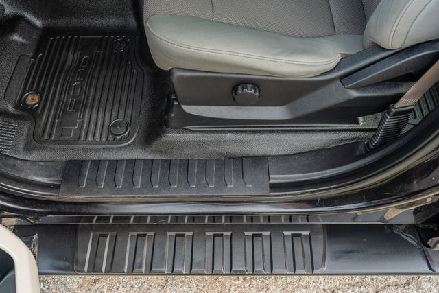 2019 Ford F-350 Super Duty XL CREW CAB STX FX4 4X4 / ONE OWNER / CLEAN CARFAX | Austin, TX | Rocky Mountain Truck Stop Austin