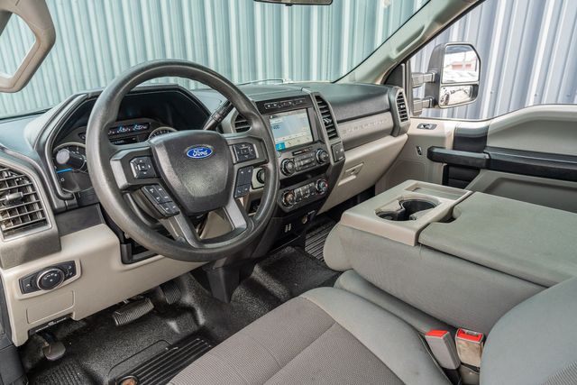 2019 Ford F-350 Super Duty XL CREW CAB STX FX4 4X4 / ONE OWNER / CLEAN CARFAX | Austin, TX | Rocky Mountain Truck Stop Austin