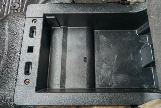 2019 Ford F-350 Super Duty XL CREW CAB STX FX4 4X4 / ONE OWNER / CLEAN CARFAX | Austin, TX | Rocky Mountain Truck Stop Austin