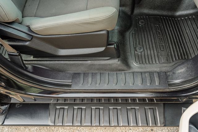 2019 Ford F-350 Super Duty XL CREW CAB STX FX4 4X4 / ONE OWNER / CLEAN CARFAX | Austin, TX | Rocky Mountain Truck Stop Austin