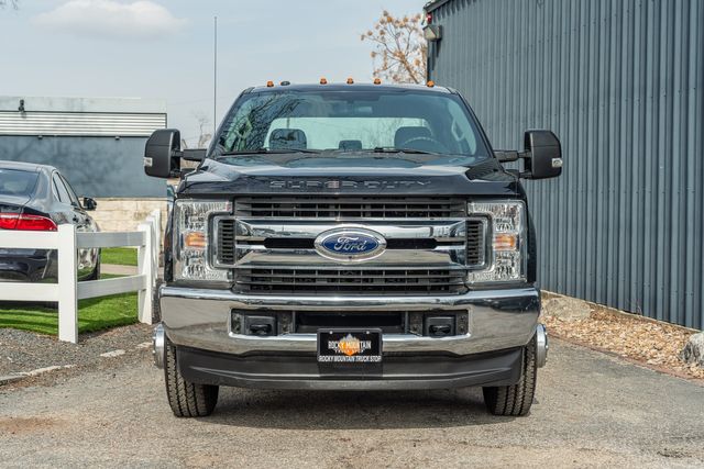 2019 Ford F-350 Super Duty XL CREW CAB STX FX4 4X4 / ONE OWNER / CLEAN CARFAX | Austin, TX | Rocky Mountain Truck Stop Austin