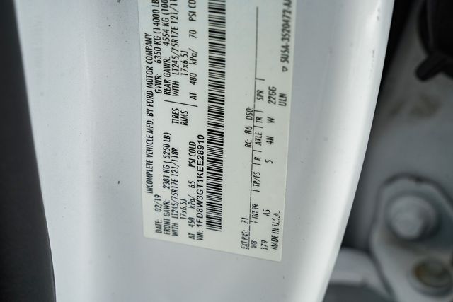 2019 Ford F-350 Super Duty XL RWD / CM FLATBED / GOOD SERVICE HISTORY | Austin, TX | Rocky Mountain Truck Stop Austin 2019 Ford F-350 Super Duty XL RWD / CM FLATBED / GOOD SERVICE HISTORY | Austin, TX | Rocky Mountain Truck Stop Austin