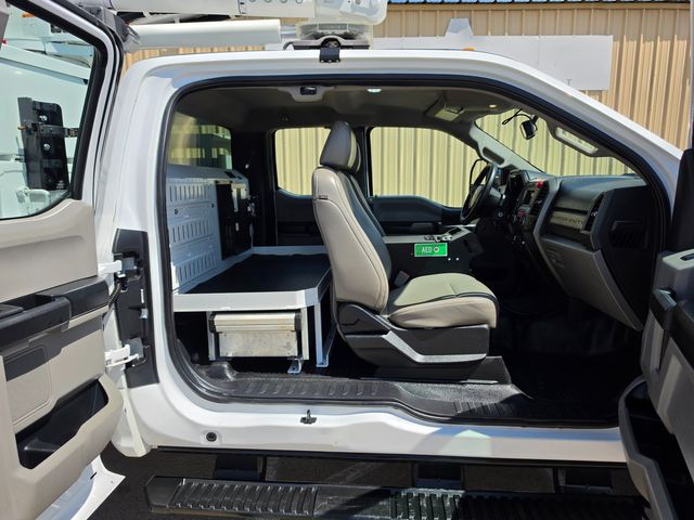 2019 Ford F550 ALTEC MATERIAL HANDLER BUCKET TRUCK 4X4 BUCKET TRUCK 6.7 POWERSTROKE ALTEC AT41M | Irving, TX | Pinnacle Trucks Dallas 2019 Ford F550 ALTEC MATERIAL HANDLER BUCKET TRUCK 4X4 BUCKET TRUCK 6.7 POWERSTROKE ALTEC AT41M | Irving, TX | Pinnacle Trucks Dallas