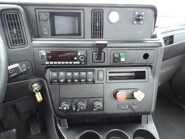 2019 Freightliner LT625 Daycab