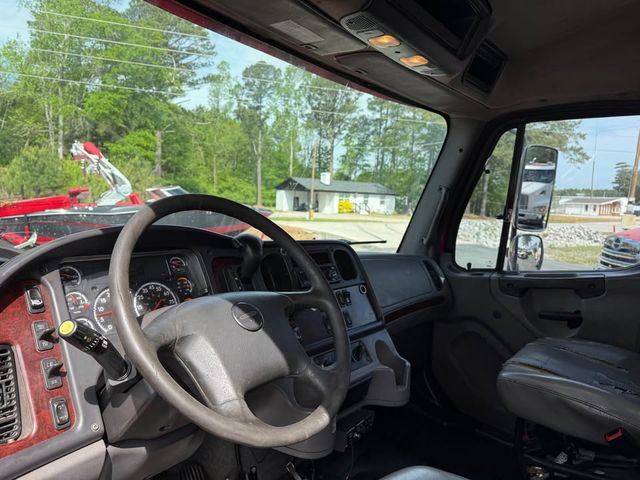 2019 Freightliner M106