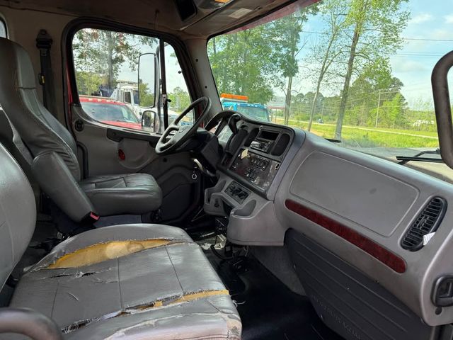 2019 Freightliner M106