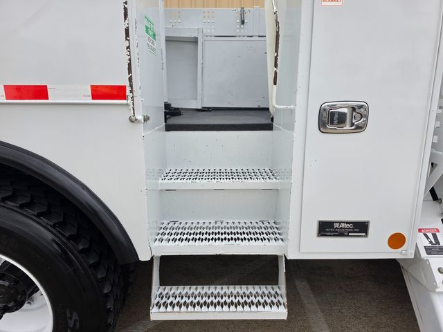 2019 Freightliner M2 ALTEC L42M 47FT MATERIAL HANDLER CUMMINS POWERED ALTEC | Irving, TX | Pinnacle Trucks