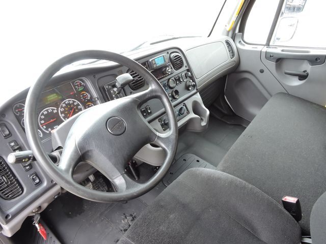 2019 Freightliner M2106 Box Truck 