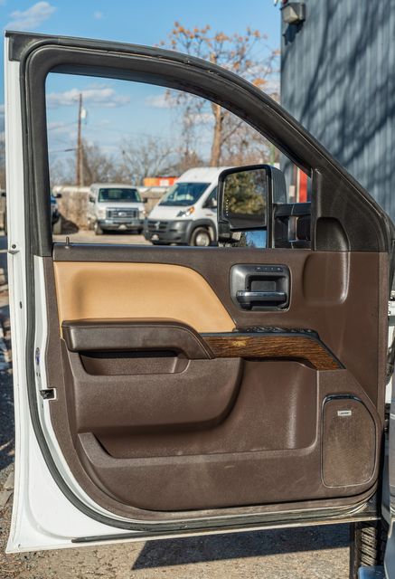 2019 GMC Sierra 2500HD Denali 4X4 / DURAMAX PLUS / LOADED / REG SERVICE | Austin, TX | Rocky Mountain Truck Stop Austin 2019 GMC Sierra 2500HD Denali 4X4 / DURAMAX PLUS / LOADED / REG SERVICE | Austin, TX | Rocky Mountain Truck Stop Austin