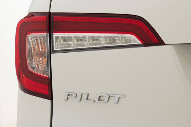 2019 Honda Pilot Touring w/Rear Captain's Chairs | Houston, TX | Houston Auto Credit 2019 Honda Pilot Touring w/Rear Captain's Chairs | Houston, TX | Houston Auto Credit