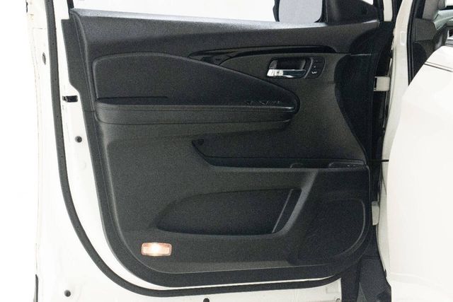 2019 Honda Pilot Touring w/Rear Captain's Chairs | Houston, TX | Houston Auto Credit 2019 Honda Pilot Touring w/Rear Captain's Chairs | Houston, TX | Houston Auto Credit