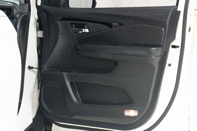 2019 Honda Pilot Touring w/Rear Captain's Chairs | Houston, TX | Houston Auto Credit 2019 Honda Pilot Touring w/Rear Captain's Chairs | Houston, TX | Houston Auto Credit