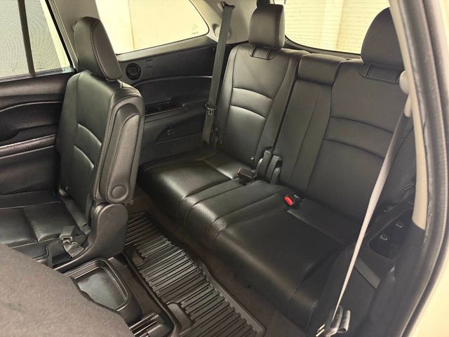 2019 Honda Pilot Touring w/Rear Captain's Chairs | Houston, TX | Houston Auto Credit 2019 Honda Pilot Touring w/Rear Captain's Chairs | Houston, TX | Houston Auto Credit