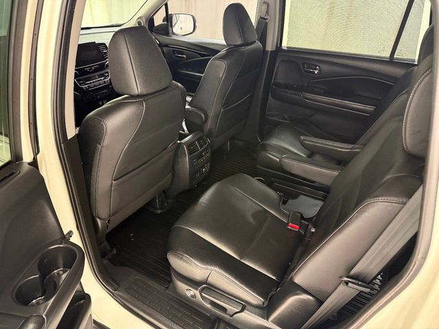 2019 Honda Pilot Touring w/Rear Captain's Chairs | Houston, TX | Houston Auto Credit 2019 Honda Pilot Touring w/Rear Captain's Chairs | Houston, TX | Houston Auto Credit