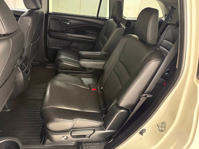 2019 Honda Pilot Touring w/Rear Captain's Chairs | Houston, TX | Houston Auto Credit 2019 Honda Pilot Touring w/Rear Captain's Chairs | Houston, TX | Houston Auto Credit
