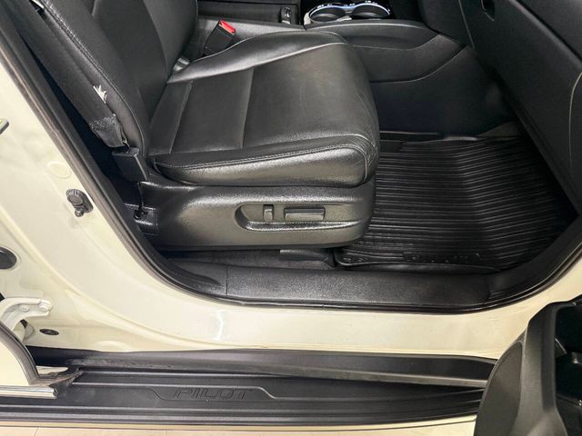 2019 Honda Pilot Touring w/Rear Captain's Chairs | Houston, TX | Houston Auto Credit 2019 Honda Pilot Touring w/Rear Captain's Chairs | Houston, TX | Houston Auto Credit