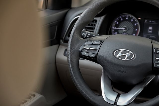 2019 Hyundai ELANTRA SEL Apple Car/Android Lane Departure Blind Spot XM 2019 Hyundai ELANTRA SEL Apple Car/Android Lane Departure Blind Spot XM