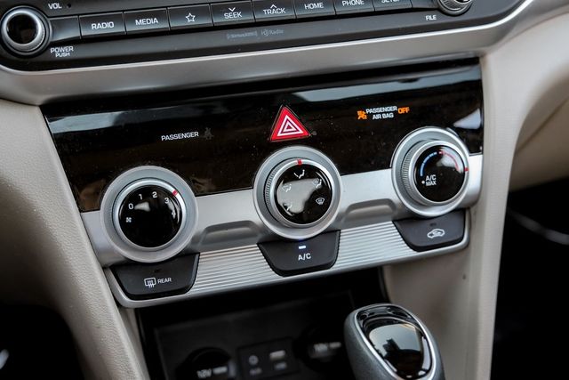 2019 Hyundai ELANTRA SEL Apple Car/Android Lane Departure Blind Spot XM 2019 Hyundai ELANTRA SEL Apple Car/Android Lane Departure Blind Spot XM