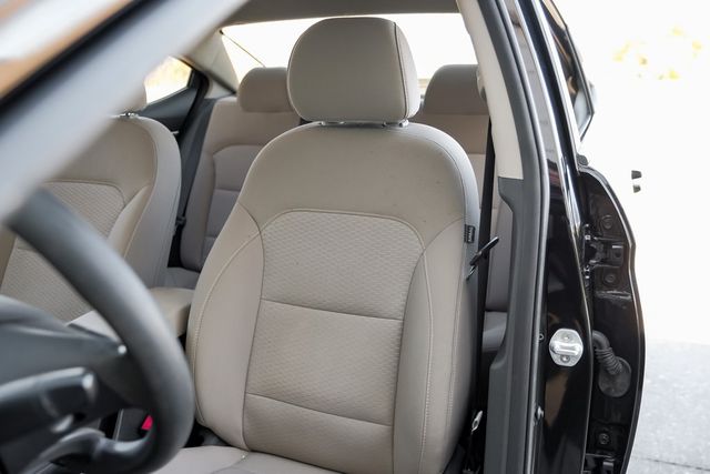 2019 Hyundai ELANTRA SEL Apple Car/Android Lane Departure Blind Spot XM 2019 Hyundai ELANTRA SEL Apple Car/Android Lane Departure Blind Spot XM